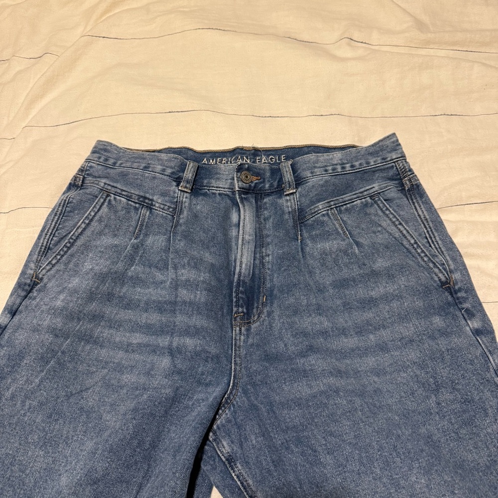 American Eagle Outfitters Mom Jeans Pleated Front 90s Style Tapered Cuff Leg 14